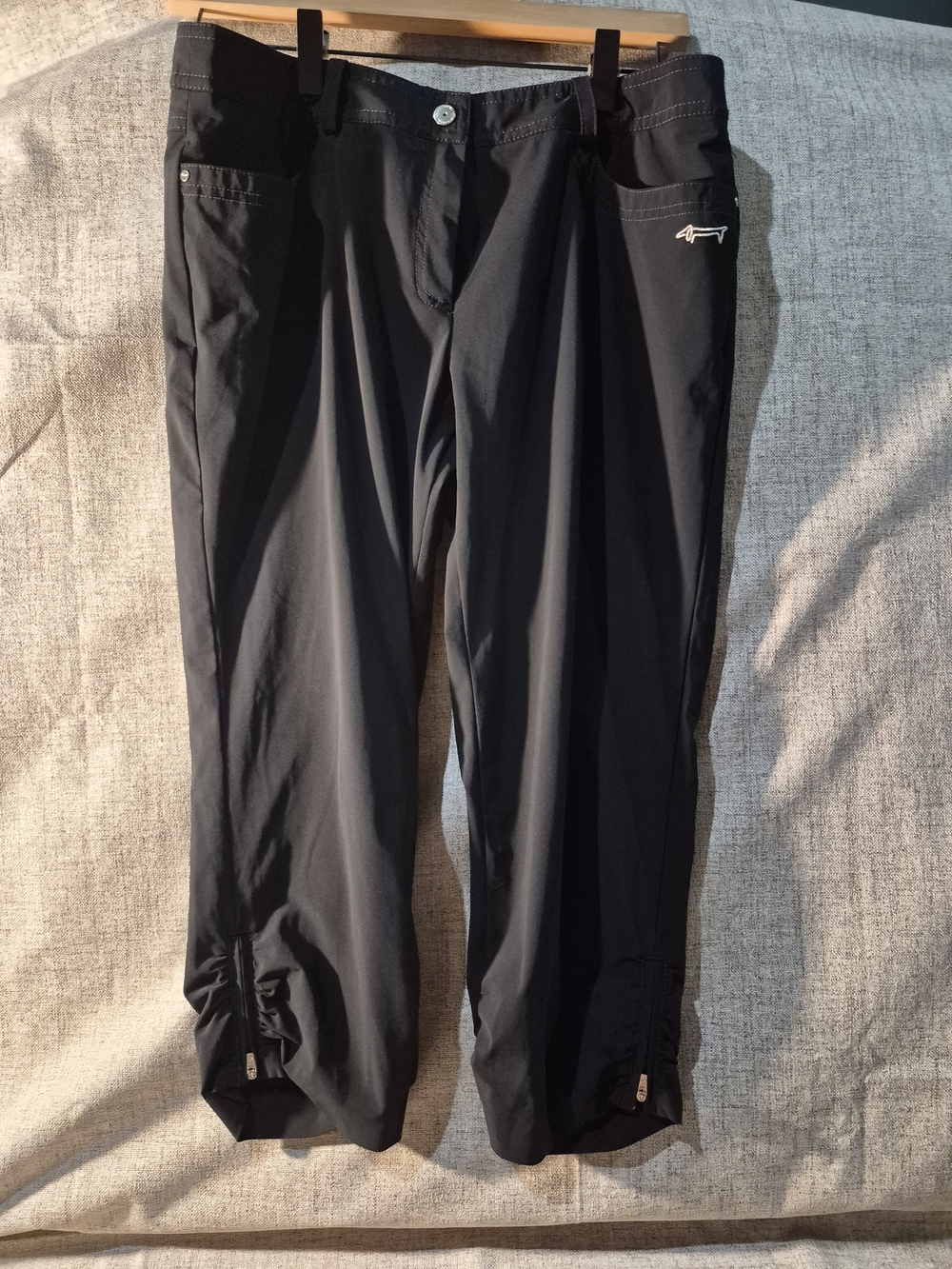 Louis Castel Black Capri-Style Pants